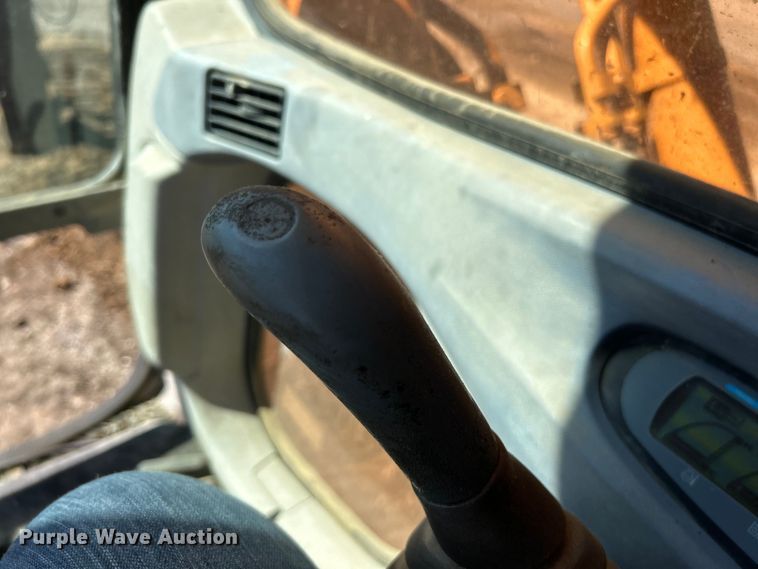 image for item FC2770 2004 Case CX330 excavator