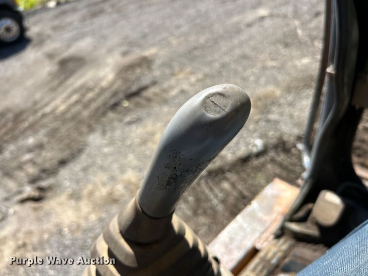image for item FC2770 2004 Case CX330 excavator