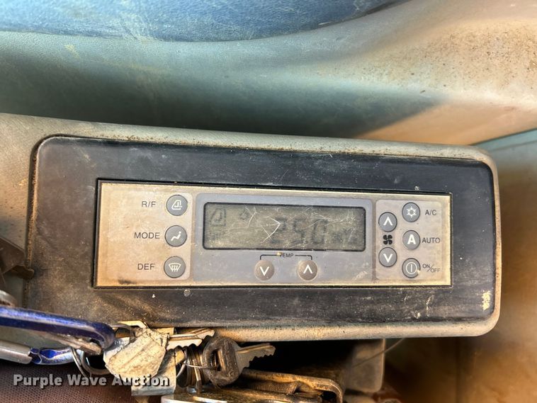 image for item FC2770 2004 Case CX330 excavator