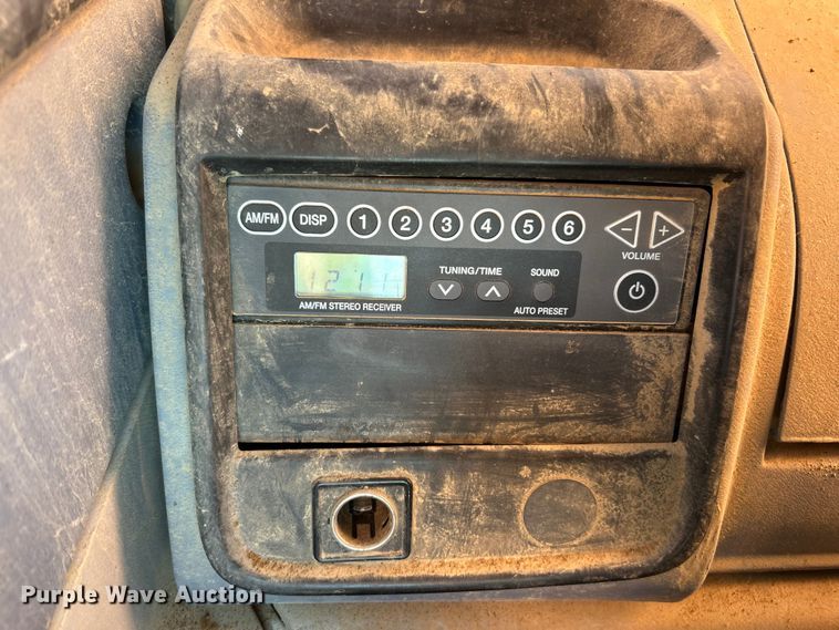 image for item FC2770 2004 Case CX330 excavator