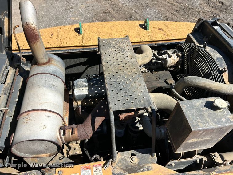 image for item FC2770 2004 Case CX330 excavator