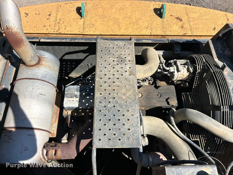 image for item FC2770 2004 Case CX330 excavator