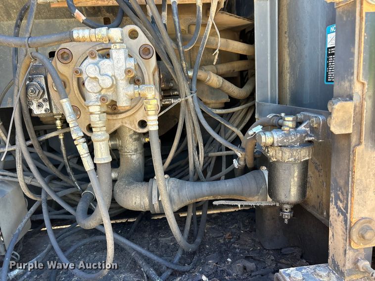 image for item FC2770 2004 Case CX330 excavator