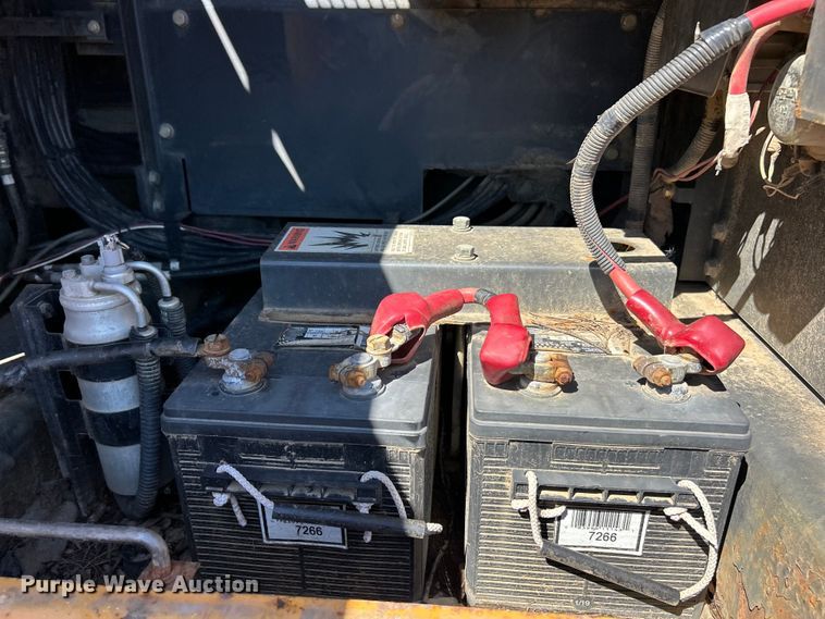 image for item FC2770 2004 Case CX330 excavator