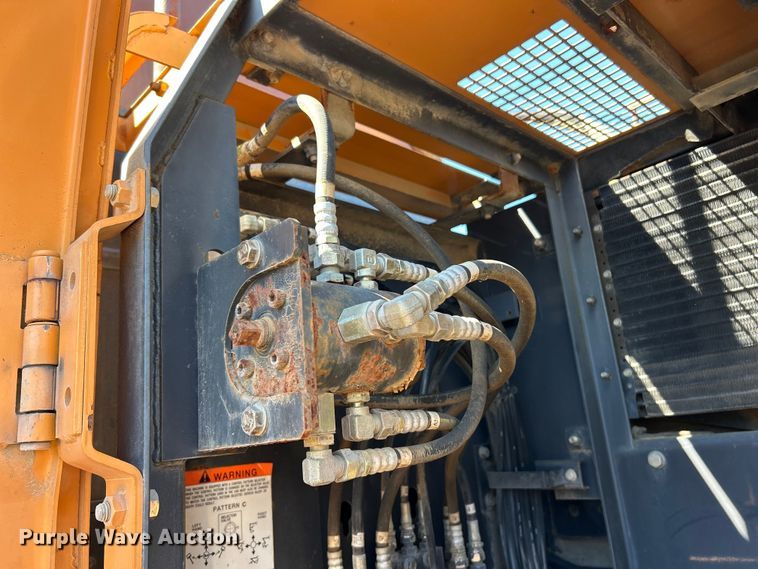 image for item FC2770 2004 Case CX330 excavator