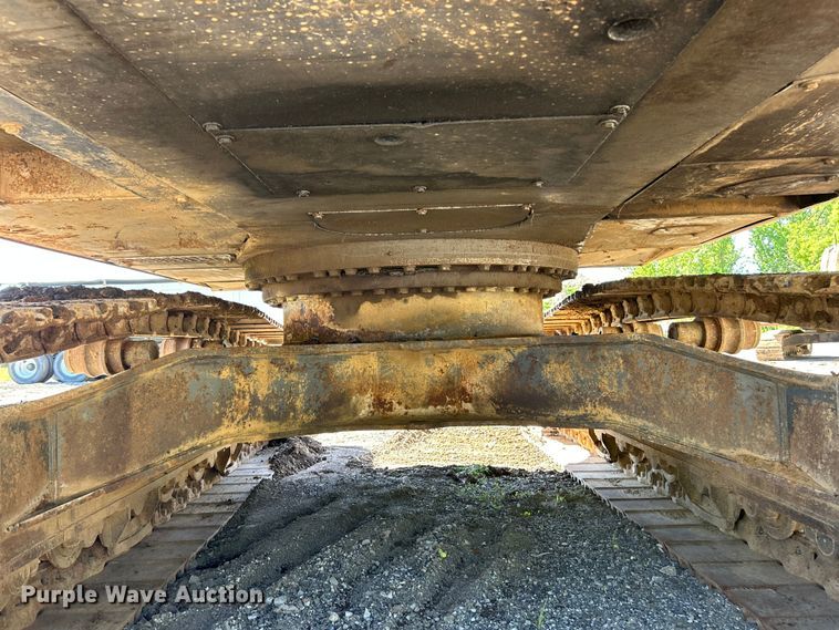 image for item FC2770 2004 Case CX330 excavator