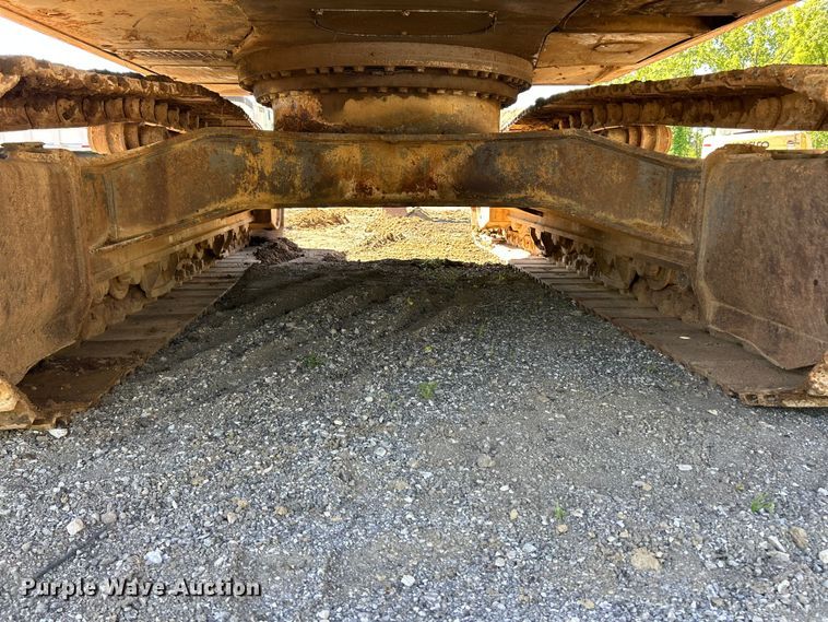 image for item FC2770 2004 Case CX330 excavator