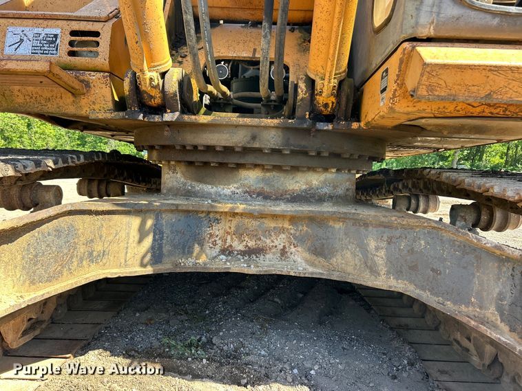 image for item FC2770 2004 Case CX330 excavator