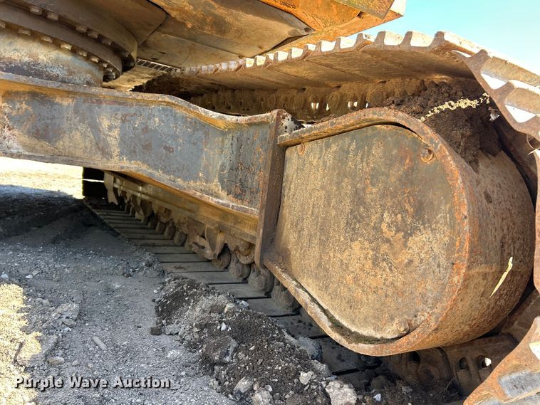 image for item FC2770 2004 Case CX330 excavator