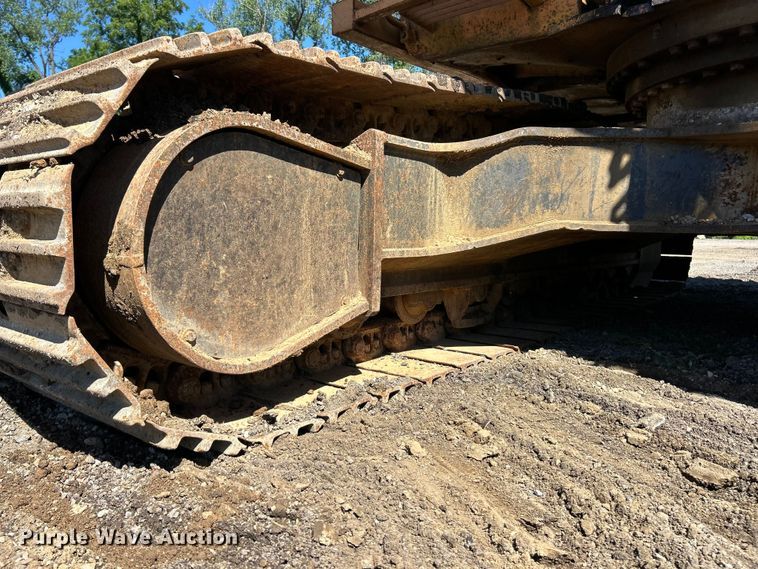 image for item FC2770 2004 Case CX330 excavator
