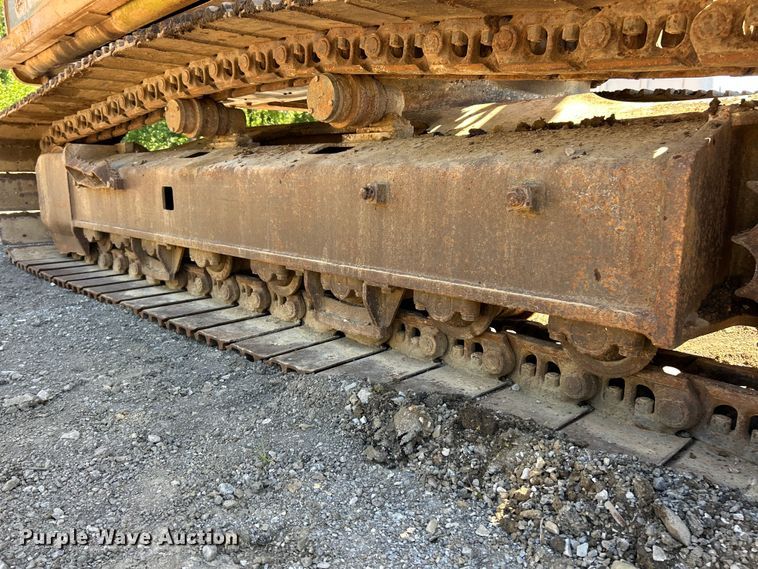 image for item FC2770 2004 Case CX330 excavator