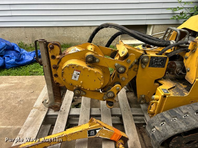 image for item FC2778 2018 Vermeer SPX25 vibratory cable plow