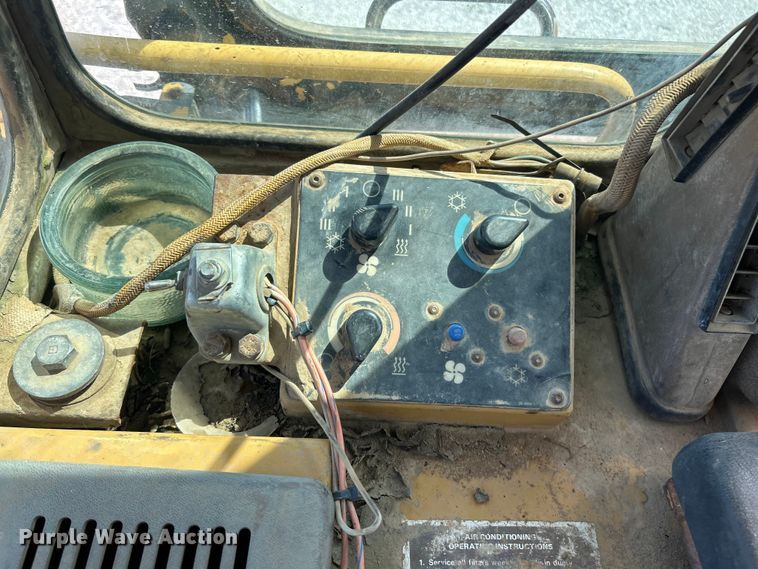 image for item FC2781 1995 Caterpillar 953B track loader