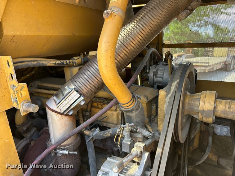 image for item FC2781 1995 Caterpillar 953B track loader