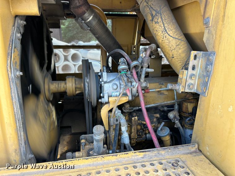 image for item FC2781 1995 Caterpillar 953B track loader