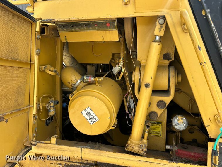 image for item FC2781 1995 Caterpillar 953B track loader