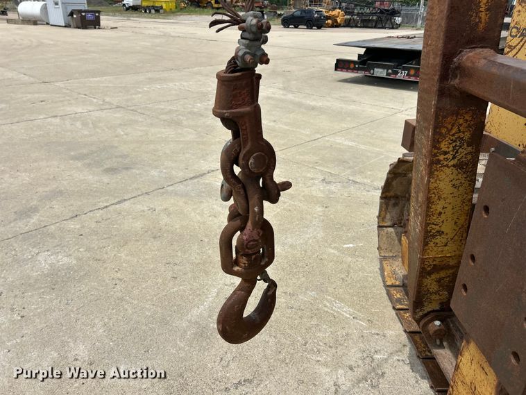 image for item FC2785 1977 Caterpillar D5 pipelayer