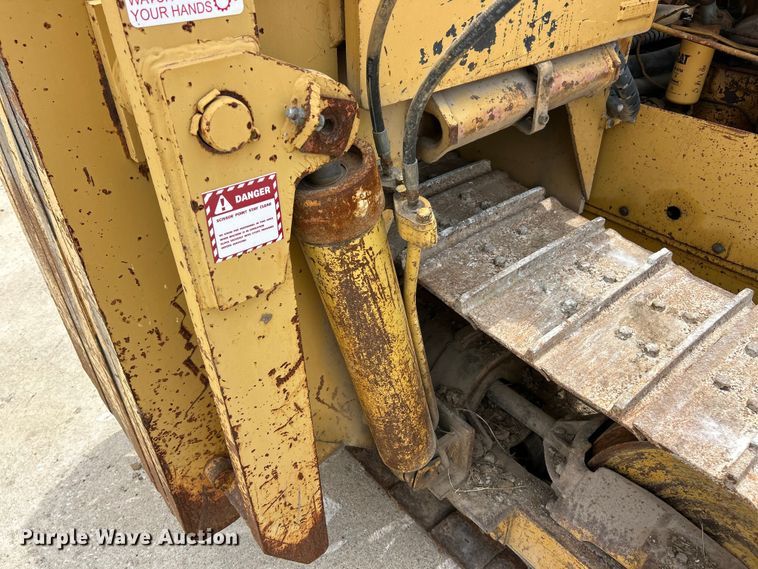 image for item FC2785 1977 Caterpillar D5 pipelayer