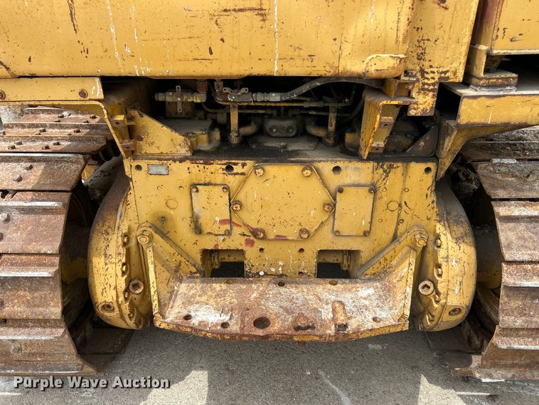 image for item FC2785 1977 Caterpillar D5 pipelayer