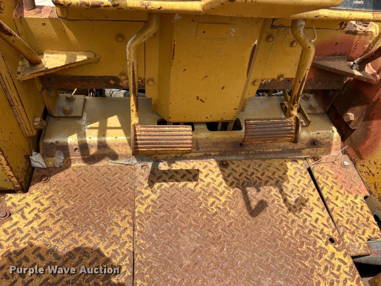 image for item FC2785 1977 Caterpillar D5 pipelayer