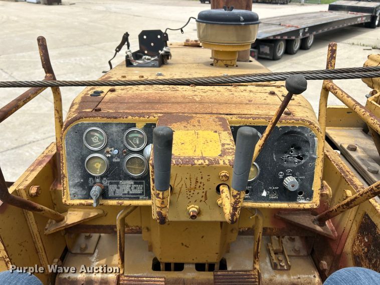 image for item FC2785 1977 Caterpillar D5 pipelayer