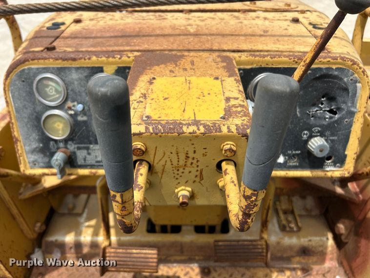image for item FC2785 1977 Caterpillar D5 pipelayer