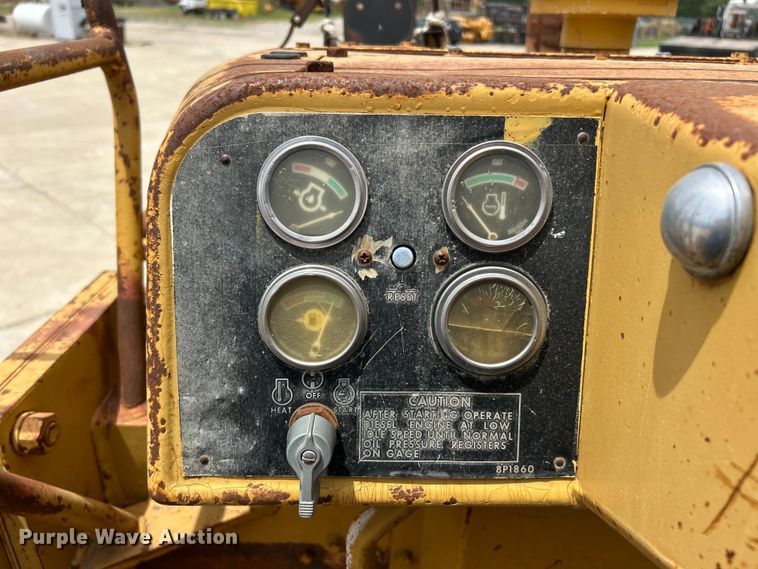 image for item FC2785 1977 Caterpillar D5 pipelayer