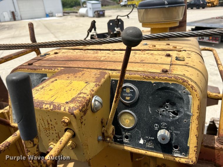 image for item FC2785 1977 Caterpillar D5 pipelayer