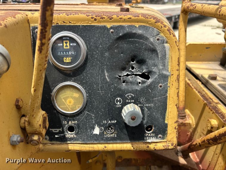 image for item FC2785 1977 Caterpillar D5 pipelayer
