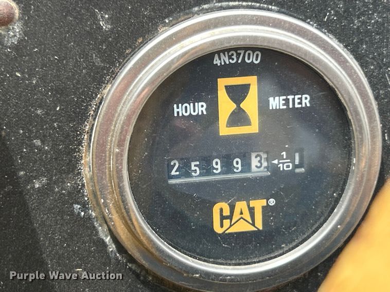 image for item FC2785 1977 Caterpillar D5 pipelayer