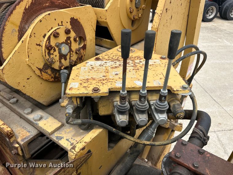 image for item FC2785 1977 Caterpillar D5 pipelayer