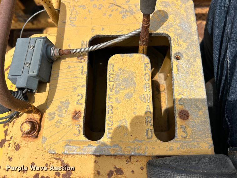 image for item FC2785 1977 Caterpillar D5 pipelayer