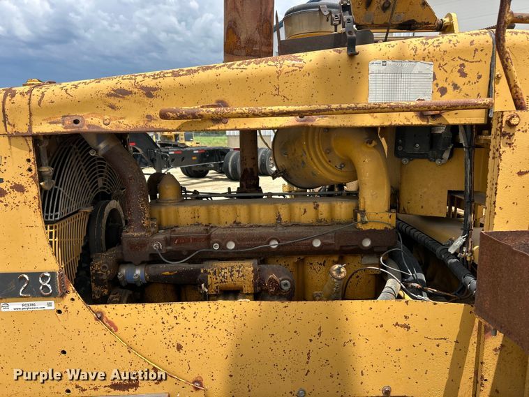 image for item FC2785 1977 Caterpillar D5 pipelayer