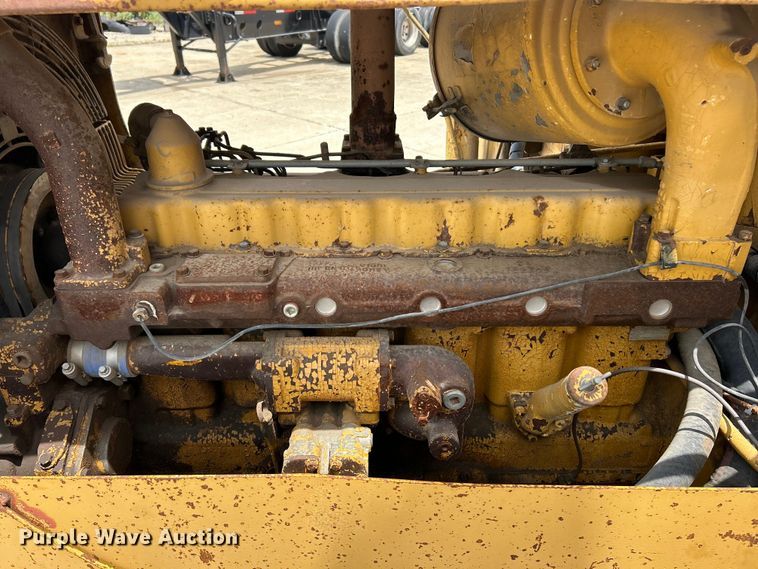 image for item FC2785 1977 Caterpillar D5 pipelayer