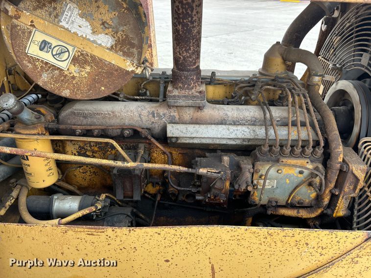 image for item FC2785 1977 Caterpillar D5 pipelayer