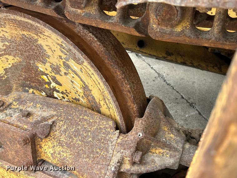 image for item FC2785 1977 Caterpillar D5 pipelayer