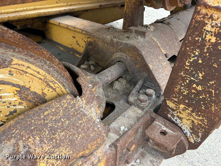 image for item FC2785 1977 Caterpillar D5 pipelayer