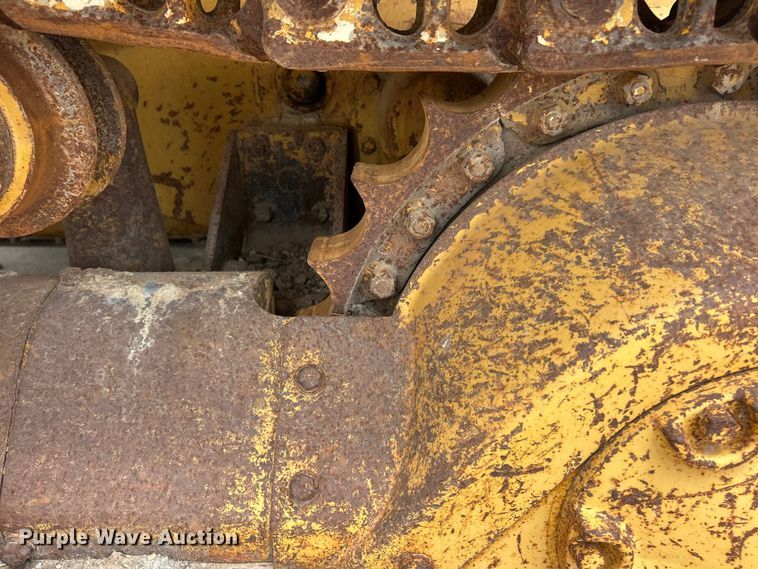 image for item FC2785 1977 Caterpillar D5 pipelayer