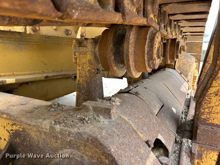 image for item FC2785 1977 Caterpillar D5 pipelayer