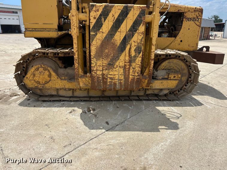 image for item FC2785 1977 Caterpillar D5 pipelayer