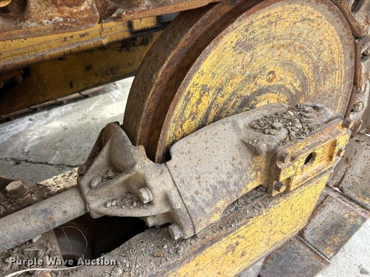 image for item FC2785 1977 Caterpillar D5 pipelayer