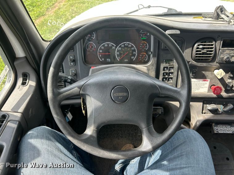 image for item FC2805 2014 Freightliner Business Class M2 utility / service truck