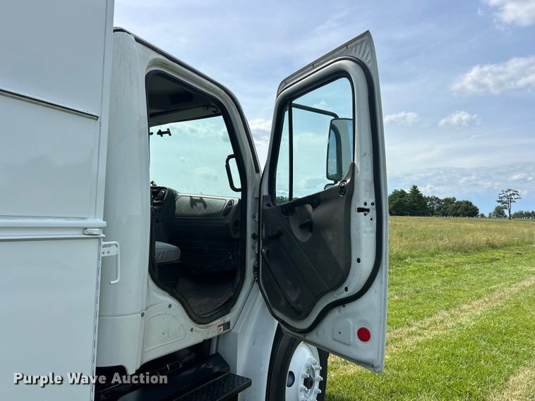image for item FC2805 2014 Freightliner Business Class M2 utility / service truck