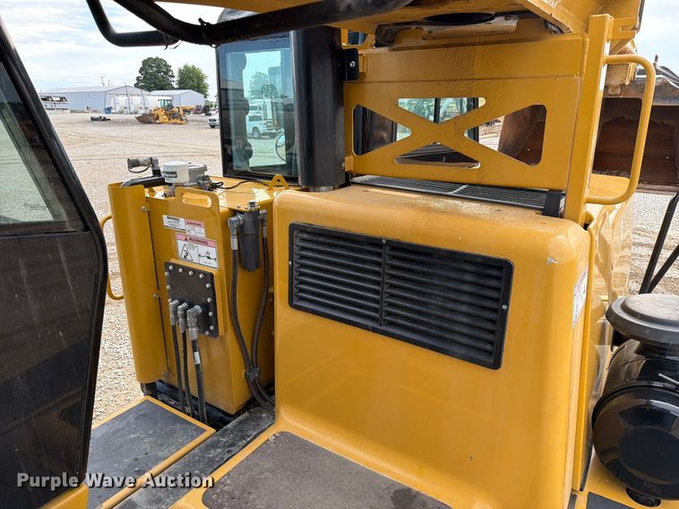 image for item FC3136 Gradall XL3100 wheeled excavator
