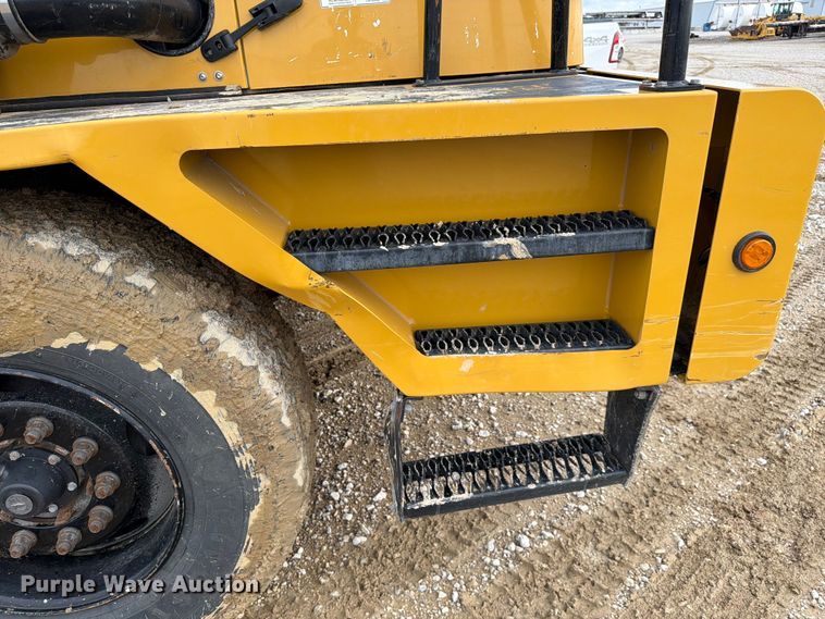 image for item FC3136 Gradall XL3100 wheeled excavator