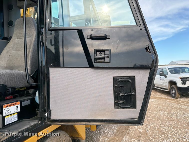image for item FC3136 Gradall XL3100 wheeled excavator