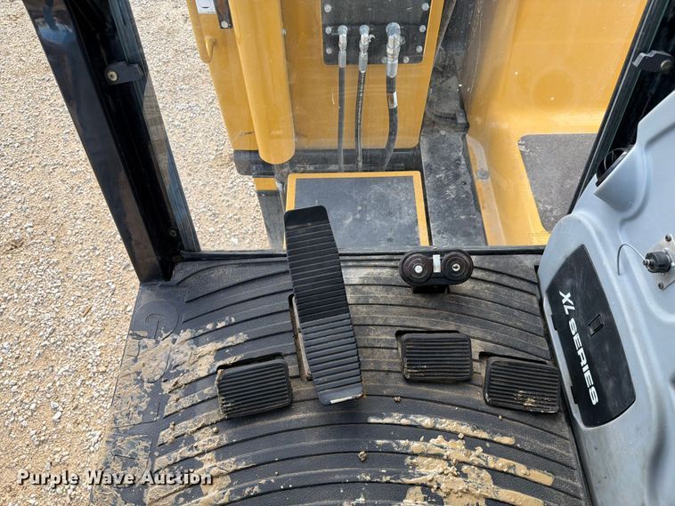image for item FC3136 Gradall XL3100 wheeled excavator