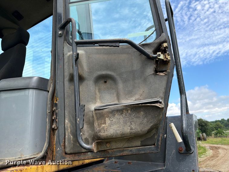 image for item FC3137 2004 Komatsu WA450-5L wheel loader