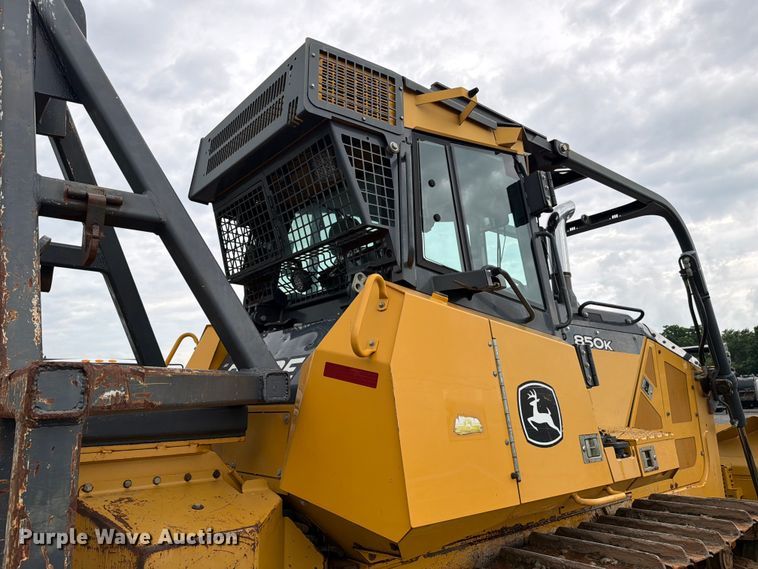 image for item FC3187 2016 John Deere 850K dozer
