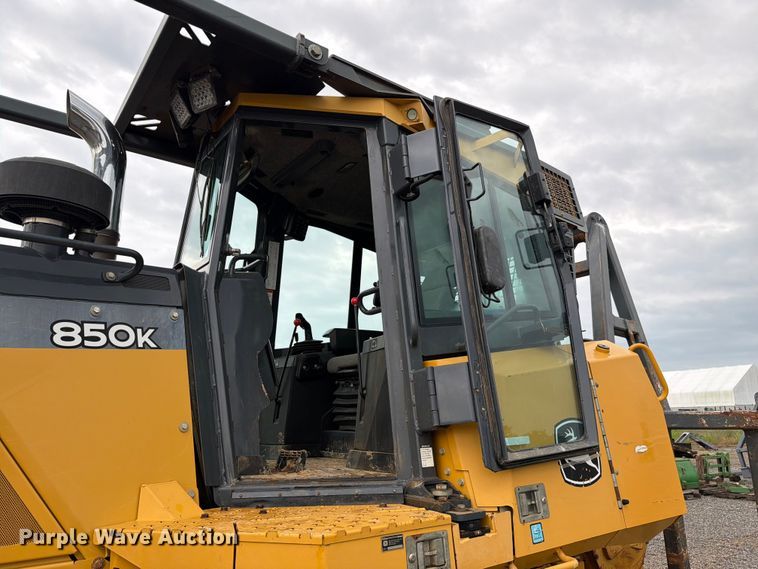 image for item FC3187 2016 John Deere 850K dozer